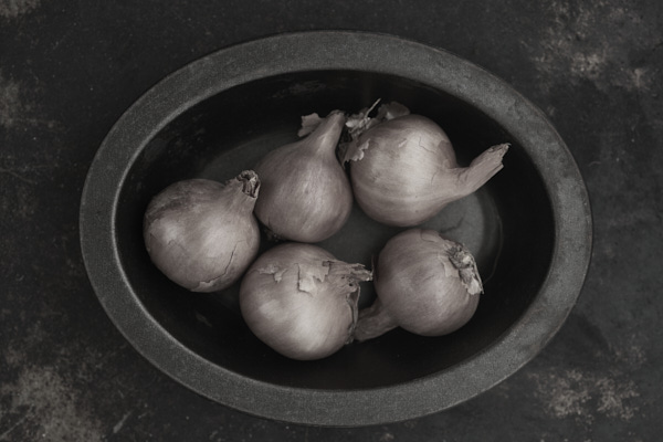 Image of shallots in pie dish