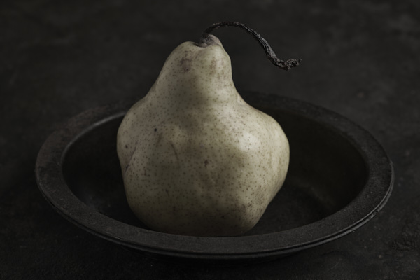 Image of a pear in a pie dish